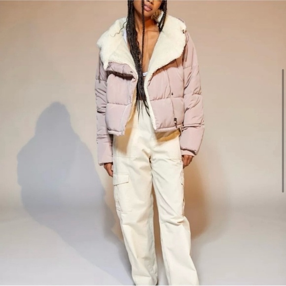 HOT DEAL! BDG sherpa lining puffer jacket, blush pink, cropped, size S - Picture 7 of 17